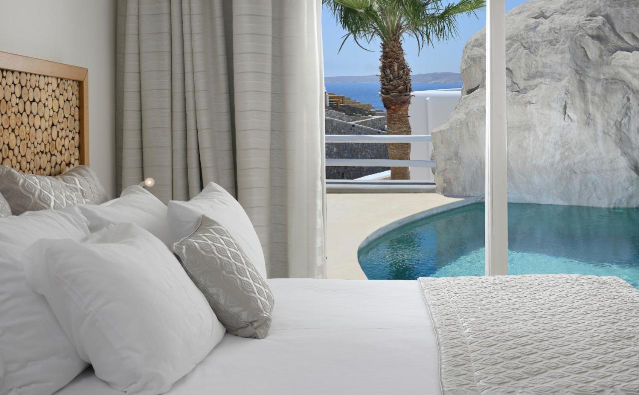 Anax And Hotel